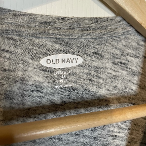 Old Navy ‘All Things w/ Love’ grey tee plus sz 2x - Picture 2 of 6